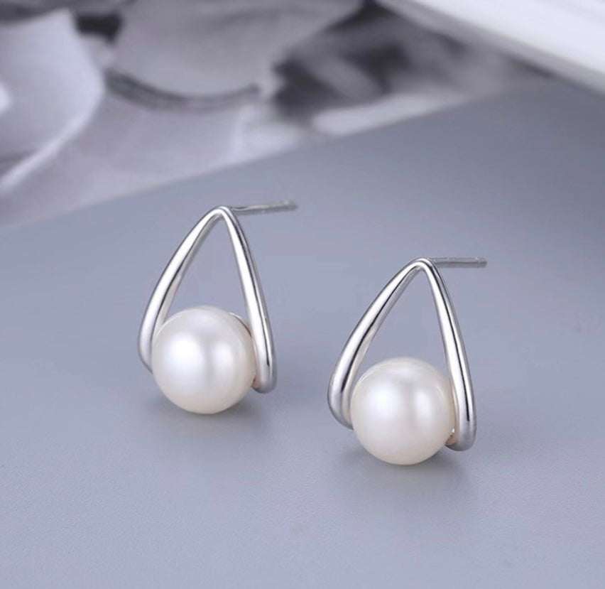 SSE1 - Stud Earrings