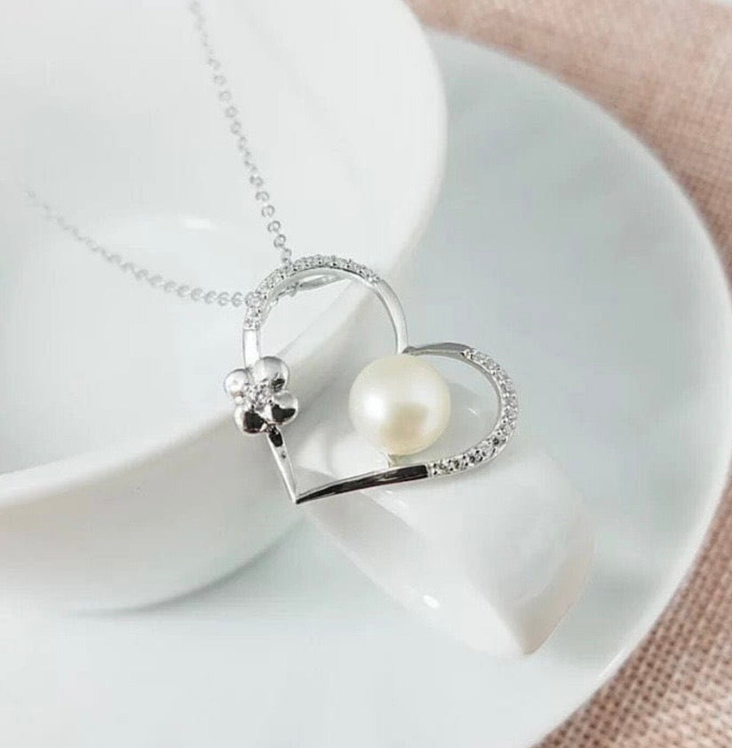 SSMN 19 - Hearts & Flower Necklace