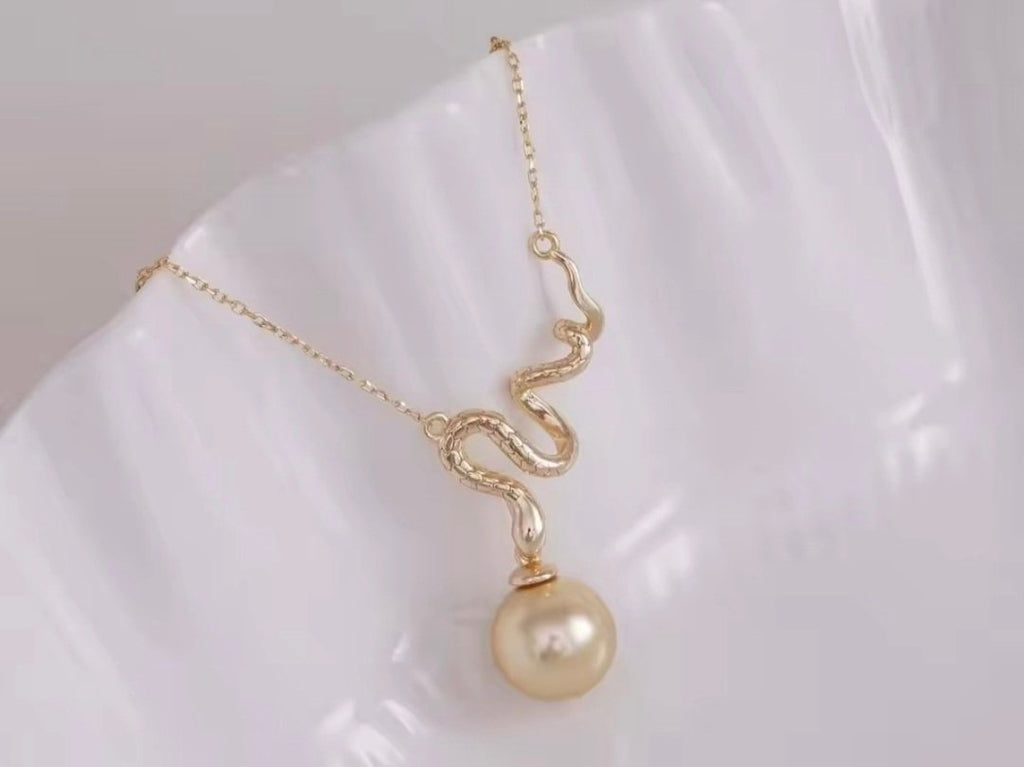 SSMN 24 - Snake Necklace