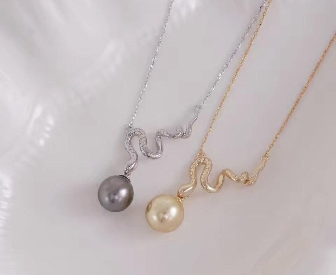SSMN 24 - Snake Necklace