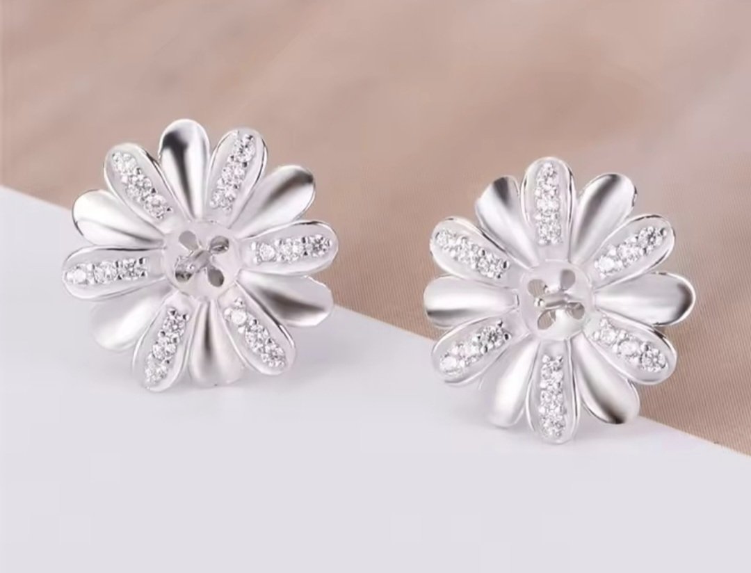 SSE 26 - Sterling silver Flower studs