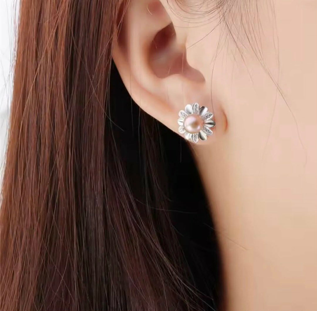SSE 26 - Sterling silver Flower studs