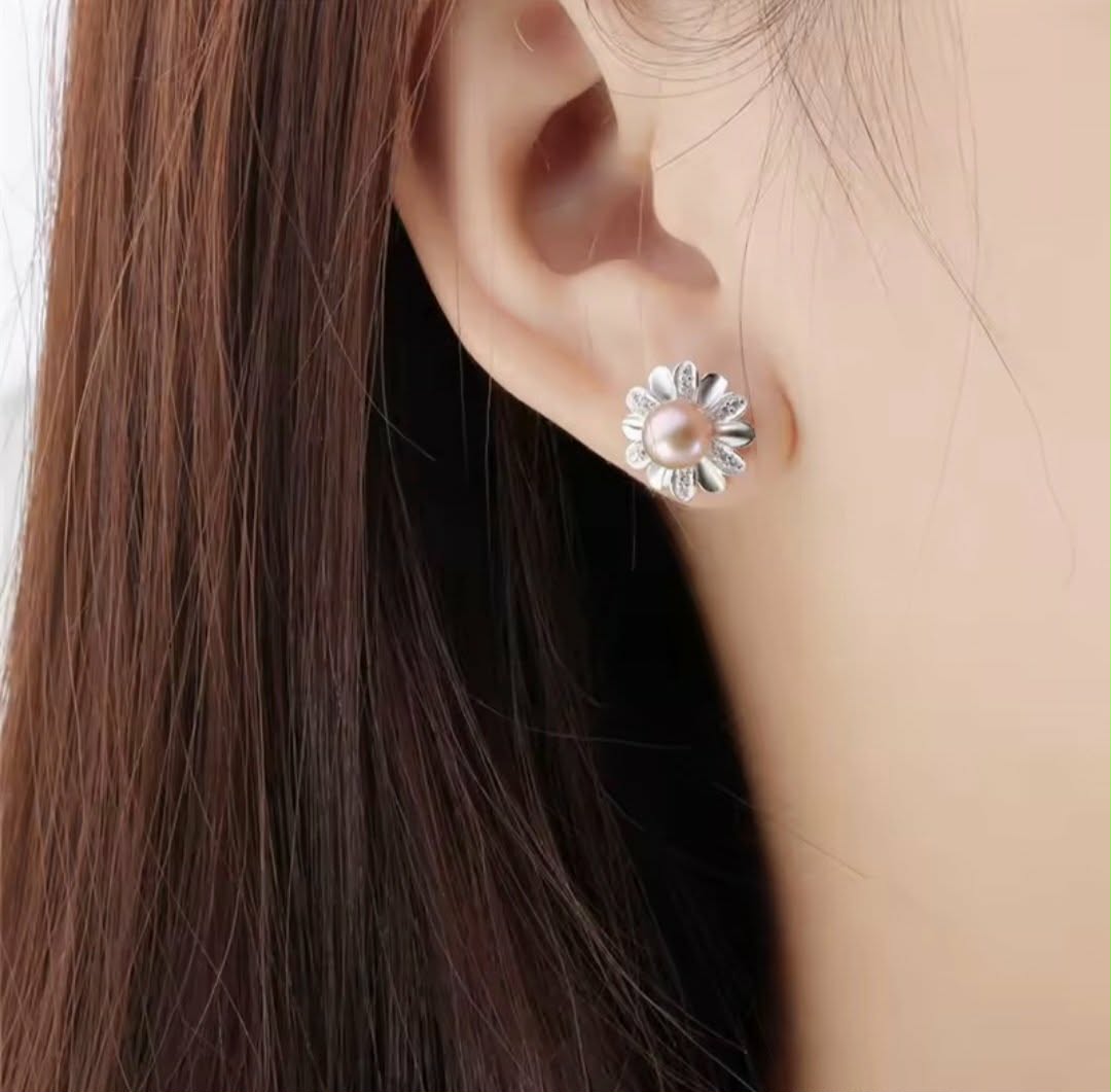 SSE 26 - Sterling silver Flower studs